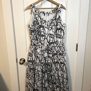 Calvin Klein white sleeveless dress w/ black scattered ring pattern sz 8